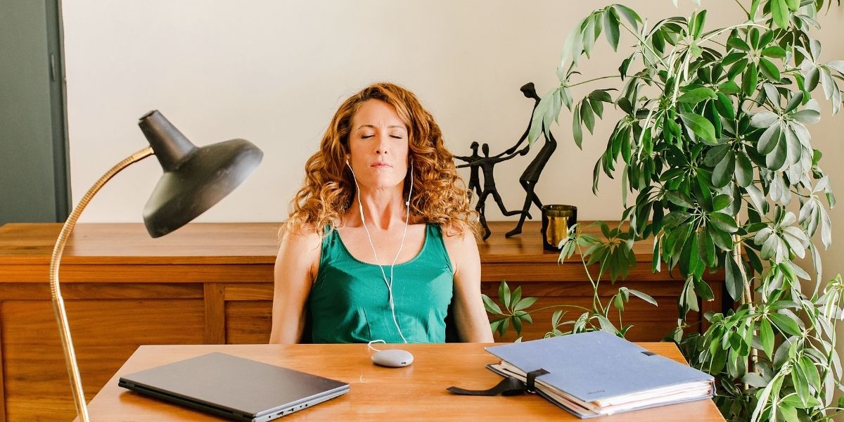 How can you follow 14 gentle meditations without apps, screens or special kit?